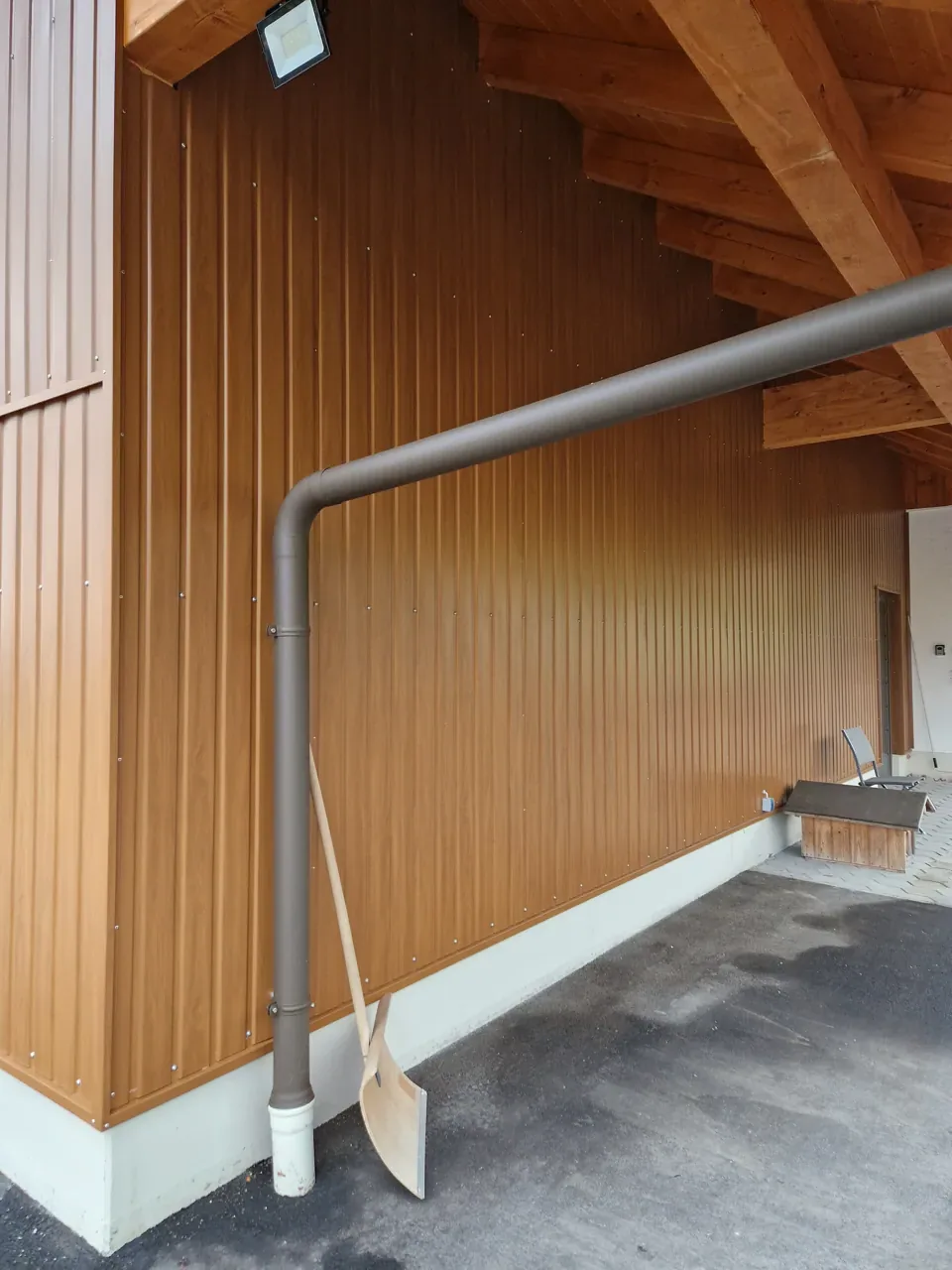 Garagenverkleidung in Holzoptik